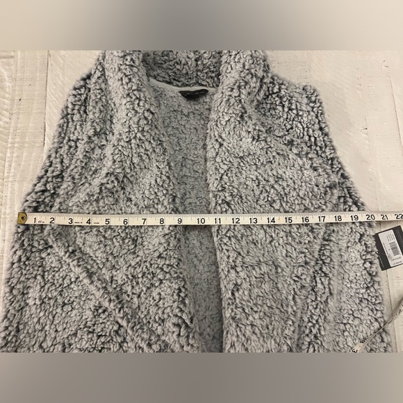 Women’s Eddie Bauer Women's Fireside Plush Sherpa 
Vest in Grey Size Small NWT - Picture 4 of 9